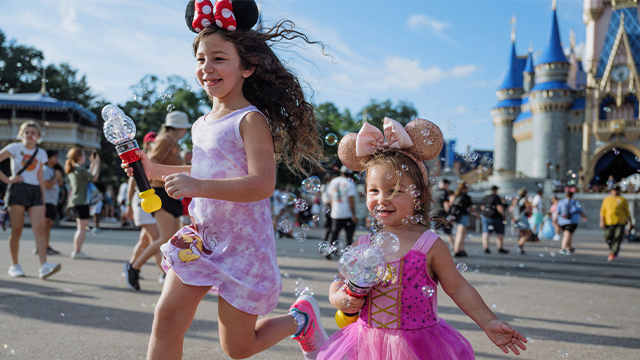 640x360WDWSistersrunning