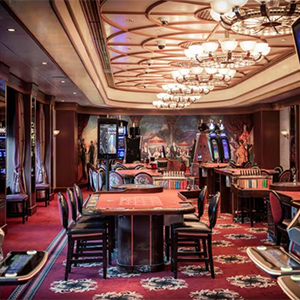 300x300CunardQM2
